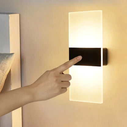 Klippa Magnetic Wireless Wall Lamp