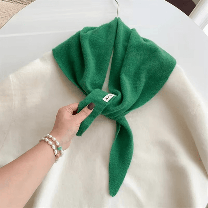 Driehoekige Gebreide Sjaal van Niche Wol – Warm, Elegant & Veelzijdig